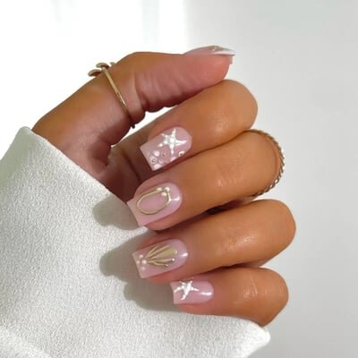 unghie bianche estive particolari